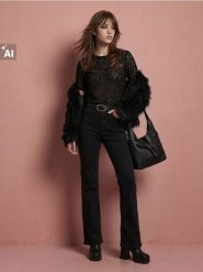 Jeansy flare comfort z rozcięciem na nogawce - czarny. Czarne jeansy Sinsay, bez wzorów. Za 69.99 zł.