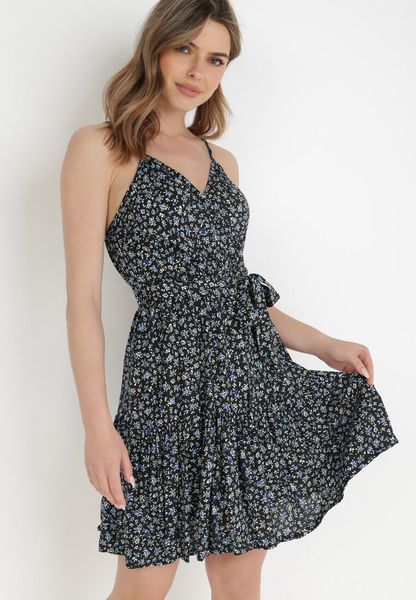 Czarna Sukienka z Wiskozy Eudaia. Czarne sukienki Born2be, na lato, l, z aplikacjami, z materiału, wakacyjne, bez kołnierzyka, bez ramiączek, mini, kopertowe. Za 59.99 zł.