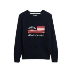 Sweter damski z warkoczowym splotem Superdry Flag. Niebieskie swetry Superdry, na zimę, bez wzorów, ze splotem, bez ramiączek. Za 375.70 zł.
