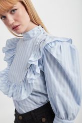 Koszula damska z żabotem CUSTOMMADE. Koszule Custommade, m, bez wzorów, bez kołnierzyka, bez ramiączek. W wyprzedaży za 598.95 zł.