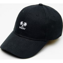 Czapka z daszkiem - Biały. Czapki Cropp. Za 29.99 zł.