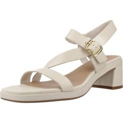 Sandały CLARKS 26186894C Beżowy. Brązowe sandały Clarks, bez wzorów, ze skóry, sportowe, bez obcasa, bez zapięcia. Za 318.99 zł.