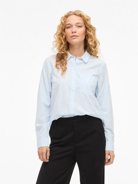 Vila Koszula "Vidarma" - Regular fit - w kolorze błękitnym rozmiar: 36. Niebieskie koszule Vila, s, bez wzorów, z materiału, bez kołnierzyka, bez ramiączek. Za 55.95 zł.