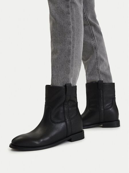 Badura Botki C-KD039669-25-1 Czarny. Czarne botki Badura, bez wzorów, ze skóry, bez obcasa, na płaskiej podeszwie, bez zapięcia. Za 349.99 zł.