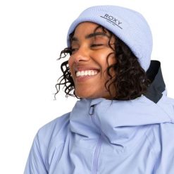 Czapka zimowa damska Roxy Folker. Fioletowe czapki Roxy, bez wzorów. Za 71.50 zł.