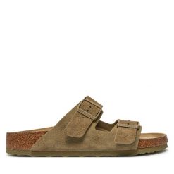 Klapki Birkenstock. Brązowe klapki Birkenstock, bez wzorów, bez obcasa. Za 529.99 zł.