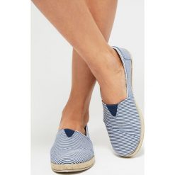 Espadryle. Espadryle MOODO, bez wzorów, bez obcasa, bez zapięcia. Za 34.99 zł.
