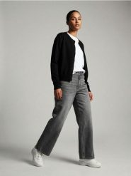 Wiskozowy kardigan - czarny. Czarne kardigany Sinsay, l, bez wzorów, z wiskozy. Za 29.99 zł.