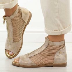 Złote sandały damskie Jezzi 24148-5. Żółte sandały Jezzi, bez wzorów, z jeansu, eleganckie, bez obcasa, na płaskiej podeszwie, bez zapięcia. Za 219.00 zł.