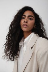 Marynarka z lnem oversize w kolorze LIGHT BEIGE - HARLEY-S/M. Brązowe marynarki i żakiety Marsala, m, bez wzorów, z bawełny, eleganckie. Za 419.90 zł.