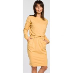 Sukienka z gumką w pasie bee-060. Czerwone sukienki BEE, na co dzień, m, bez wzorów, z dzianiny, bez kołnierzyka, bez ramiączek, dopasowane. Za 139.90 zł.