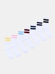 Długie skarpetki z paskami 7 pack - biały. Białe skarpety Sinsay, bez wzorów. Za 19.99 zł.