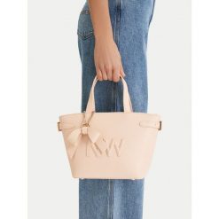 Torebka Nine West. Czerwone torebki klasyczne Nine West, bez wzorów, bez dodatków. Za 329.99 zł.