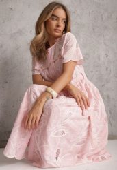 Różowa Sukienka Koszulowa z Wiskozy z Bawełną Paskiem i Haftowanym Wzorem Arcanoes. Czerwone sukienki Renee, m, z aplikacjami, z bawełny, eleganckie, bez kołnierzyka, bez ramiączek, midi, dopasowane. Za 289.99 zł.