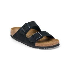 Klapki Birkenstock Arizona LEVE Black 1027164. Czarne klapki Birkenstock, bez wzorów, z gumy, z okrągłym noskiem, bez obcasa. Za 470.53 zł.