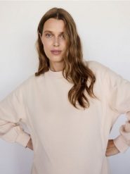 Bawełniana bluza - kremowy. Białe bluzy Reserved, l, bez wzorów, z bawełny, bez kaptura. W wyprzedaży za 119.99 zł.