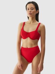 4F Góra od bikini damska - czerwona XS. Czerwone szorty 4f, bez wzorów, z dzianiny, wakacyjne. W wyprzedaży za 39.99 zł.