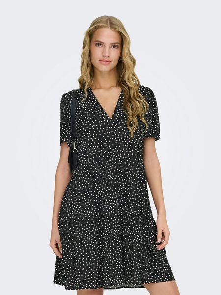 ONLY Sukienka w kolorze czarnym rozmiar: M. Czarne sukienki Only, m, bez wzorów, z wiskozy, bez kołnierzyka, bez ramiączek, midi, rozkloszowane. Za 124.95 zł.