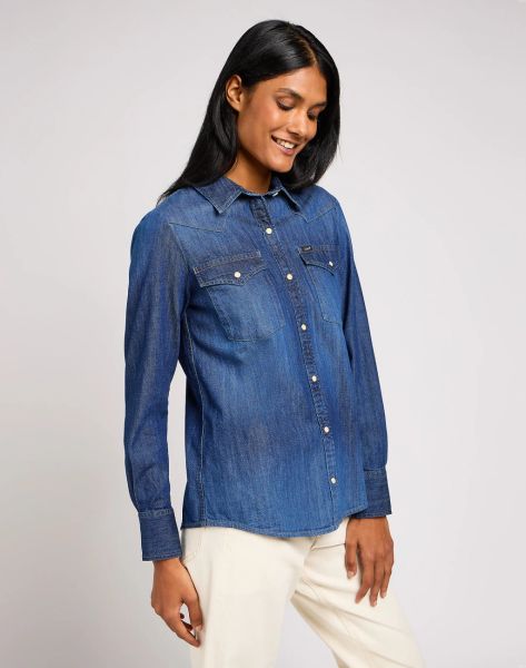 DAMSKA KOSZULA LEE REGULAR WESTERN SHIRT THROUGH THE W 112350256. Koszule Lee, m, bez wzorów, z jeansu, bez kołnierzyka, bez ramiączek. Za 149.99 zł.
