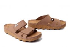 INBLU CX-04KU 026 piaskowy, klapki damskie. Brązowe klapki Inblu, bez wzorów, ze skóry, bez obcasa. Za 137.90 zł.