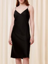 Triumph Koszula nocna Silky Sensuality NDW X 10216557 Czarny Regular Fit. Czarne koszule nocne Triumph, bez wzorów, z lyocellu, bez ramiączek. Za 209.99 zł.
