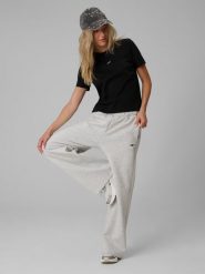 4F T-shirt regular gładki damski - czarny M. Czarne t-shirty 4f, m, bez wzorów, z bawełny, bez kołnierzyka, bez ramiączek. Za 69.99 zł.