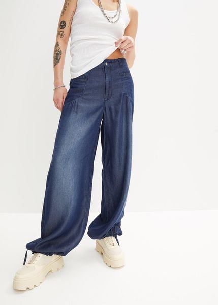 Jeansy wide leg z lejącego lyocellu. Niebieskie jeansy bonprix, bez wzorów. Za 149.99 zł.