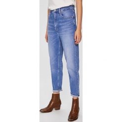 Tommy Jeans - Jeansy TJ 2004. Niebieskie jeansy Tommy Jeans, bez wzorów, z podwyższonym stanem. W wyprzedaży za 289.90 zł.