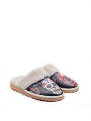 Goby Kapcie w kolorze czarnym ze wzorem rozmiar: 38. Czarne obuwie domowe Goby, bez wzorów, z materiału, z okrągłym noskiem, bez zapięcia. Za 130.99 zł.