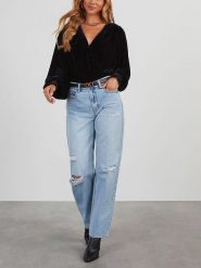 Milan Kiss Bluzka w kolorze czarnym rozmiar: M. Czarne bluzki Milan Kiss, m, bez wzorów, bez kołnierzyka, bez ramiączek. Za 157.35 zł.