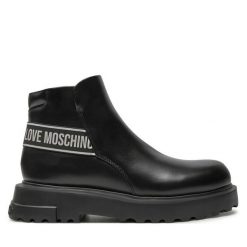 Botki LOVE MOSCHINO. Czarne botki Love Moschino, bez wzorów, bez obcasa, na płaskiej podeszwie, bez zapięcia. Za 1,139.00 zł.