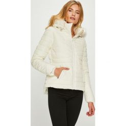 Guess Jeans - Kurtka Lorelie. Kurtki Guess Jeans. W wyprzedaży za 599.90 zł.