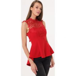 Czerwony Top Must Be There. Czerwone topy Born2be, l, bez wzorów, z dzianiny, bez kołnierzyka, bez ramiączek. Za 49.99 zł.