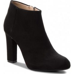 Botki UNISA - Patricia Ks Black. Czarne botki Unisa, bez wzorów, ze skóry, bez obcasa, na obcasie, bez zapięcia. W wyprzedaży za 379.00 zł.