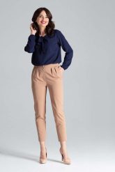 Granatowa Elegancka Bluzka z Wiązaniem przy Dekolcie. Brązowe bluzki Katrus, l, bez wzorów, z elastanu, eleganckie, bez kołnierzyka, bez ramiączek. Za 199.00 zł.