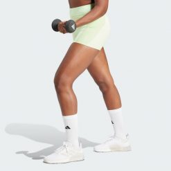 Szorty Sportowe Damskie Adidas Techfit. Zielone obuwie sportowe Adidas, z materiału, bez zapięcia, na fitness i siłownię, techfit (adidas). W wyprzedaży za 112.95 zł.