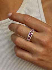 Les Petites Précieuses Pozłacany pierścionek z cyrkoniami i turmalinem rozmiar: 56. Różowe pierścionki Les Petites Précieuses, z cyrkonią, pozłacane. Za 354.94 zł.