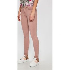 Answear - Spodnie Secret Garden. Czerwone spodnie materiałowe ANSWEAR, na co dzień, l, bez wzorów, z bawełny. W wyprzedaży za 59.90 zł.