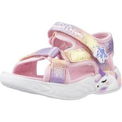 Sandały SKECHERS 302682N Rose. Czerwone sandały Skechers, bez wzorów, z tkaniny, sportowe, bez obcasa, bez zapięcia. Za 202.05 zł.