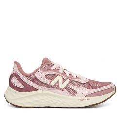 Buty do biegania New Balance. Czerwone obuwie sportowe New Balance, bez zapięcia, do biegania. Za 429.99 zł.