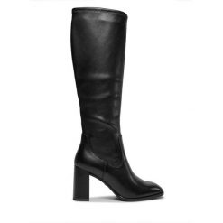 Kozaki Tamaris. Czarne kozaki Tamaris, bez obcasa, na słupku, bez zapięcia. Za 369.99 zł.