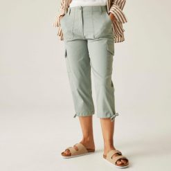 Spodnie turystyczne capri damskie Shorebella. Szare spodnie sportowe Regatta, s, bez wzorów, z materiału, trekkingowe. W wyprzedaży za 179.99 zł.