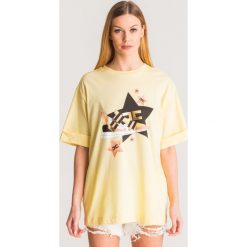Żółta bluzka Elisabetta Franchi z nadrukiem. Żółte bluzki Elisabetta Franchi, z aplikacjami, z bawełny, bez kołnierzyka, bez ramiączek. Za 299.60 zł.