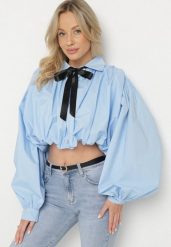 Niebieska Bawełniana Koszula o Bufiastym Kroju z Kokardą w Stylu Retro Drulla. Niebieskie koszule Born2be, uniwersalny, bez wzorów, z bawełny, eleganckie, bez kołnierzyka, bez ramiączek. Za 129.99 zł.
