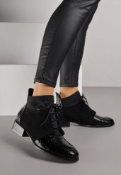 Czarne Botki Typu Trzewiki z Lakierowanymi Wstawkami z Tłoczeniem Krokodyla Zetilla. Czarne botki Born2be, bez wzorów, z jeansu, bez obcasa, na płaskiej podeszwie, bez zapięcia. Za 149.99 zł.