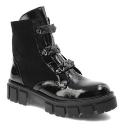 Czarne Botki Karino Damskie Modne Obuwie Jesienne. Czarne botki Karino, na jesień, bez wzorów, z jeansu, bez obcasa, bez zapięcia. Za 459.00 zł.