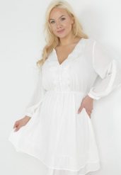 Biała Rozkloszowana Sukienka Mini z Ozdobnym Dekoltem i Gumką w Pasie Braely. Białe sukienki Born2be, l, z aplikacjami, z gumy, eleganckie, bez kołnierzyka, bez ramiączek, mini, rozkloszowane. Za 89.99 zł.