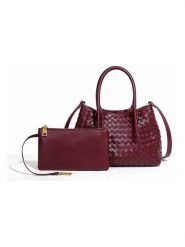 SUVRAI Torebka w kolorze bordowym - 30 x 18 x 10 cm rozmiar: onesize. Czerwone torby na ramię SUVRAI, bez wzorów, z materiału, przez ramię, bez dodatków. Za 130.99 zł.