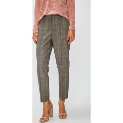 Vero Moda - Spodnie Vilian. Brązowe spodnie materiałowe Vero Moda, na co dzień, bez wzorów, z elastanu, z podwyższonym stanem. W wyprzedaży za 119.90 zł.
