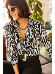 Olalook Bluzka w kolorze czarno-białym rozmiar: M. Czarne bluzki Olalook, m, bez wzorów, z wiskozy, bez kołnierzyka, bez ramiączek. Za 65.69 zł.